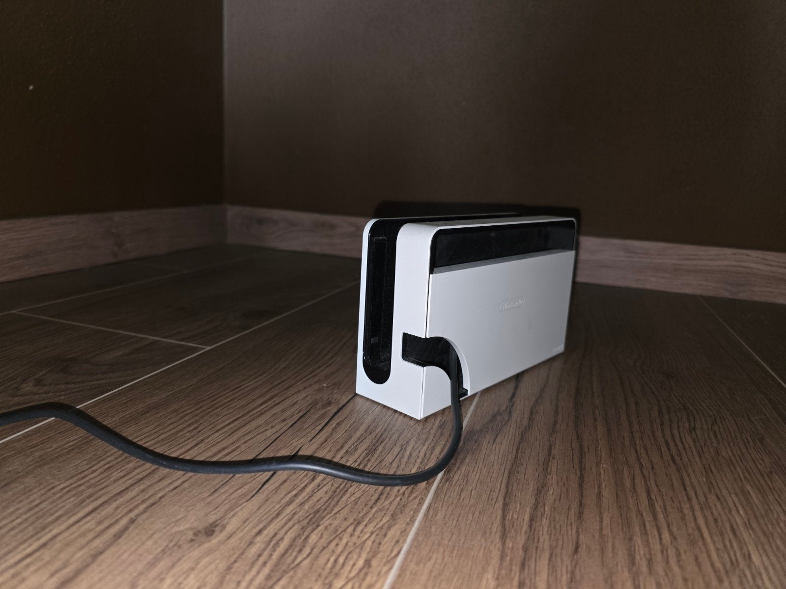 Foto 13 van Nintendo Switch OLED met 2 controllers en dock