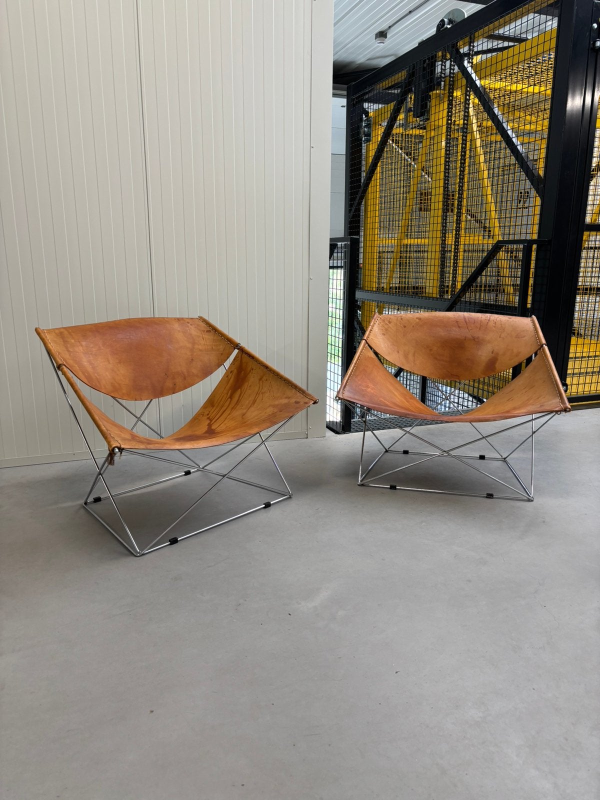 2 artifort butterfly stoelen, Gebruikt, 75 tot 100 cm, Artifort, Ophalen