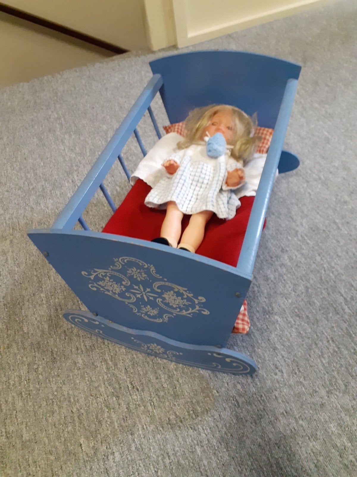 Poppen bedje, Kinderen en Baby's, Speelgoed | Poppen, Ophalen of Verzenden, Babypop