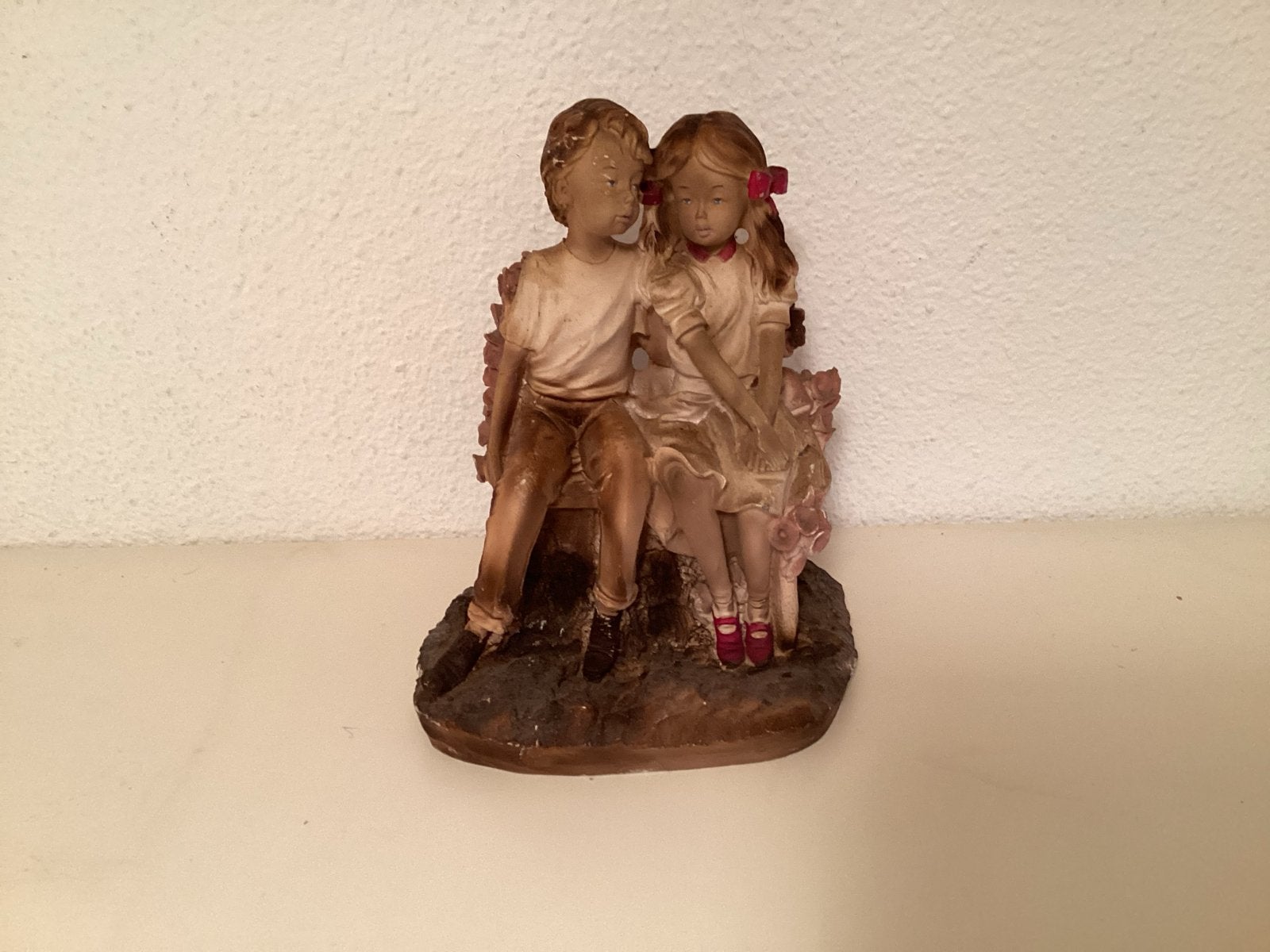 Capodimonte L'arte nel Mondo beeldje - Jongen en meisje, Verzamelen, Beelden en Beeldjes, Ophalen of Verzenden, Gebruikt, Mens