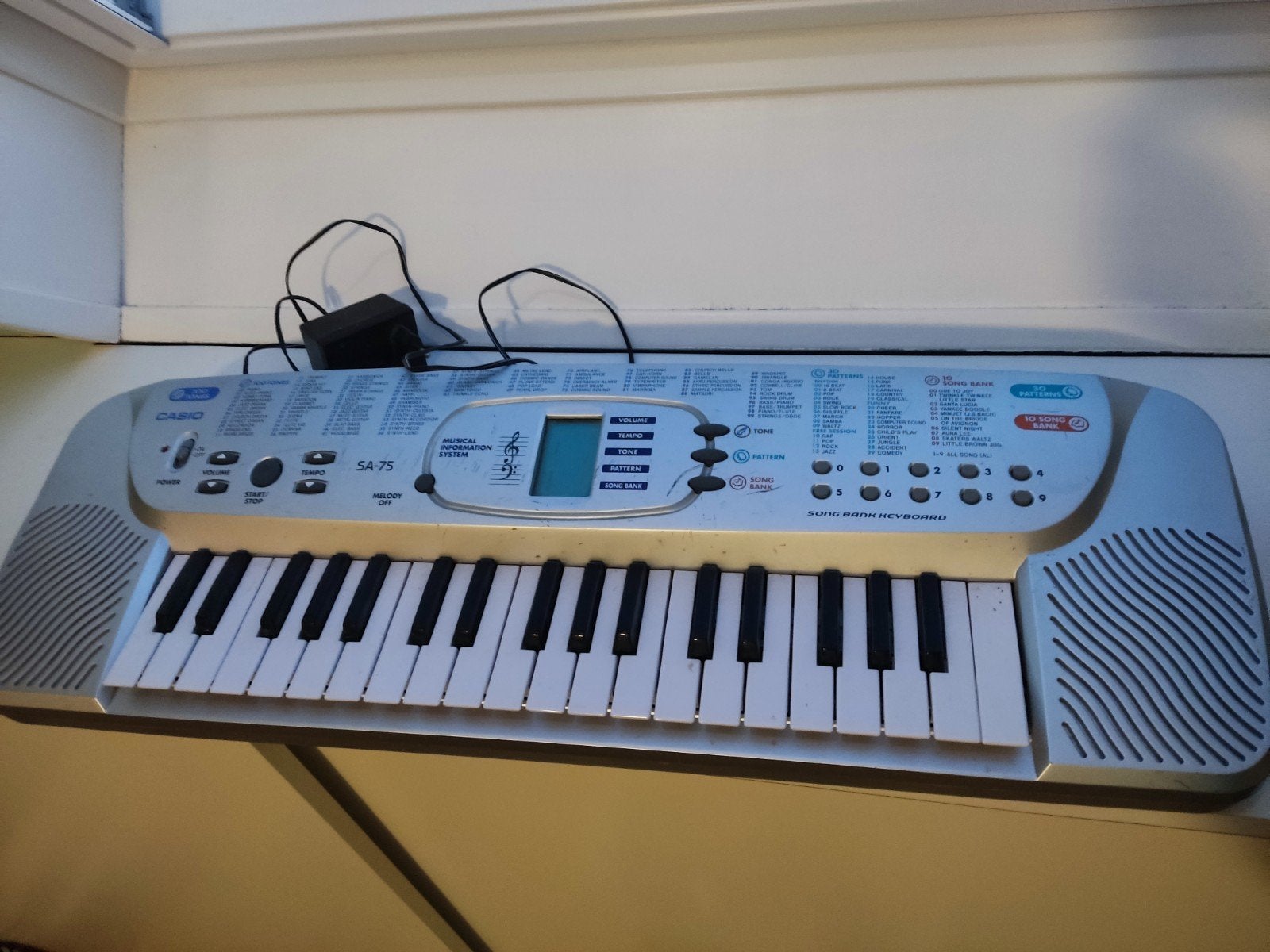Casio SA-75 Keyboard met diverse deuntjes, Ophalen of Verzenden
