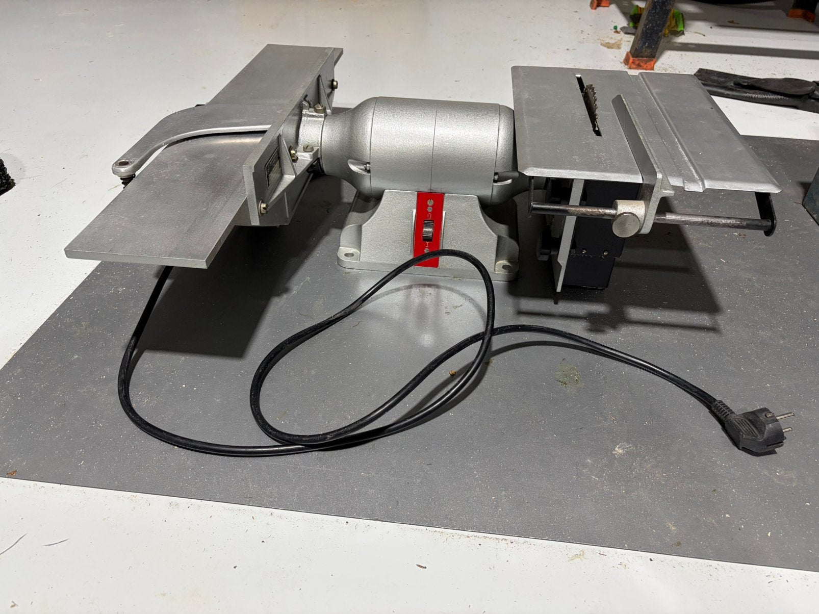 Schaafbank / zaagtafel (Als nieuw, oude degelijkheid!!), Ophalen, Zo goed als nieuw, Minder dan 700 watt