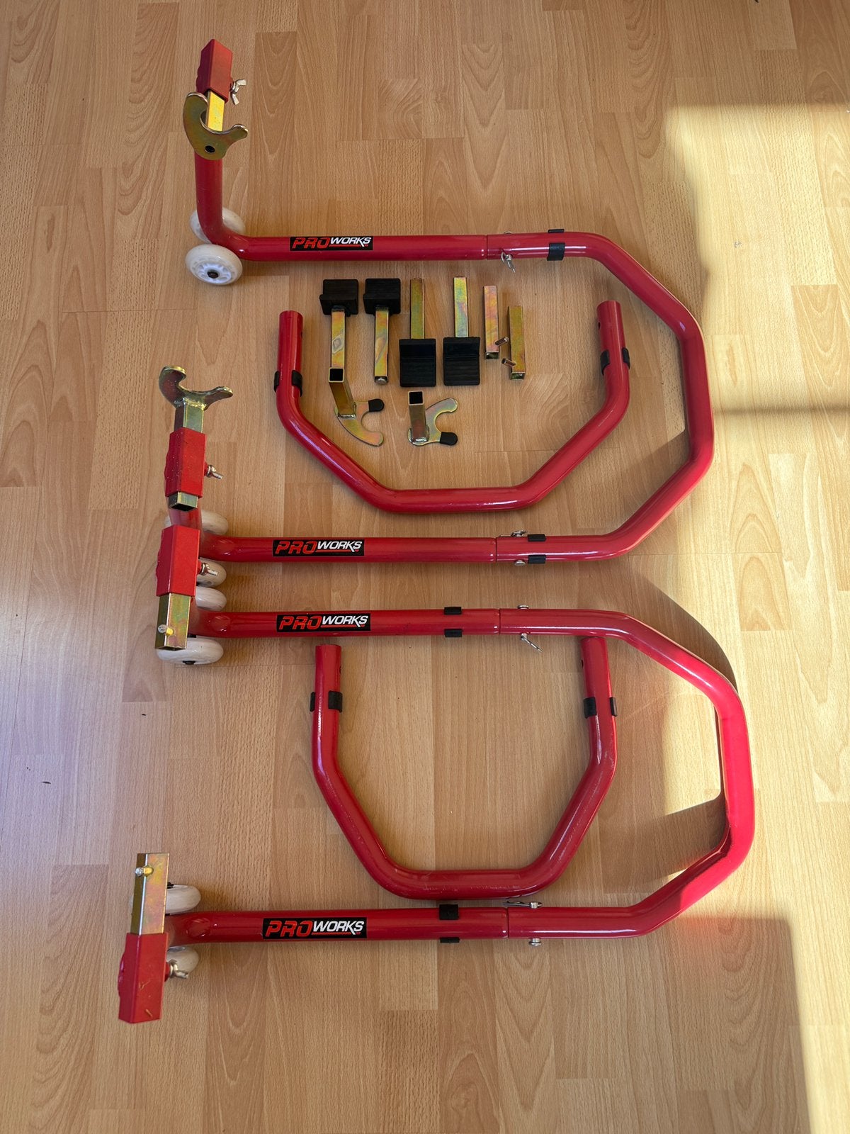 Paddockstand motorfiets, Motoren, Ophalen