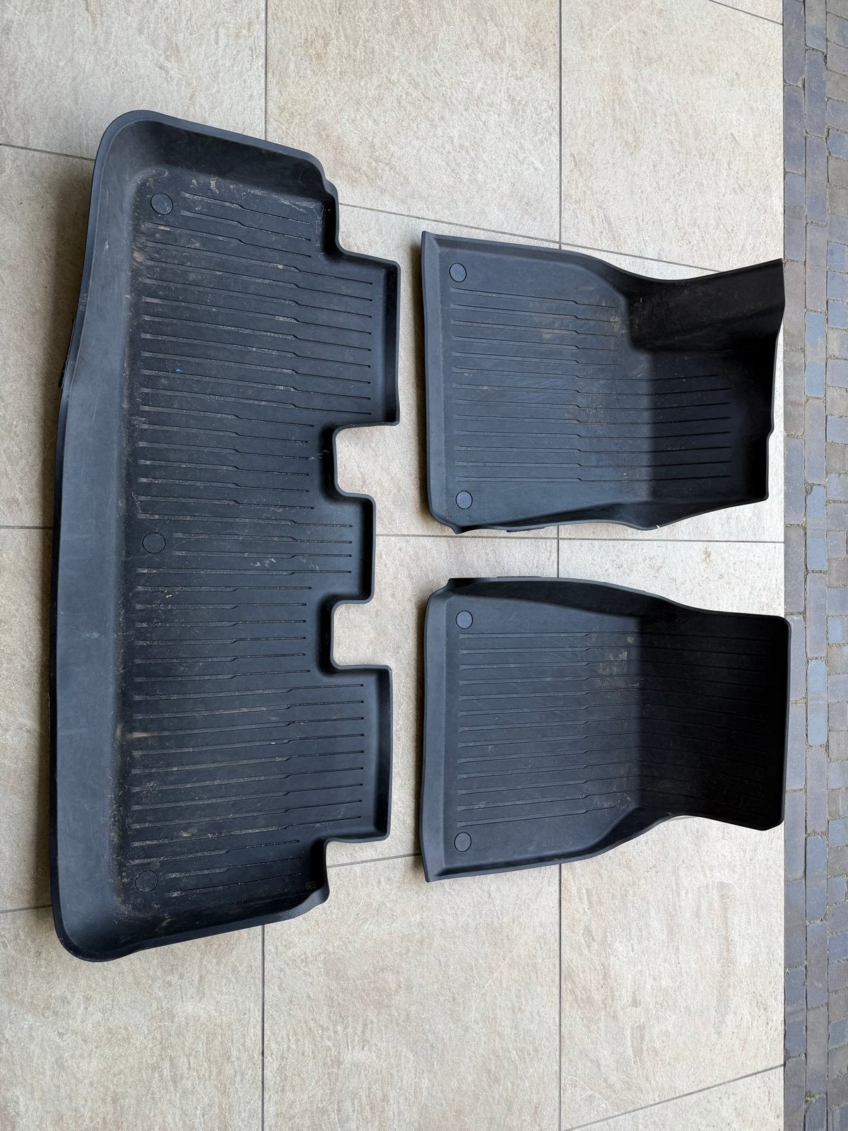 Tesla Model Y (2023) Mattenset + Midden Console Bakjes, Ophalen, Gebruikt