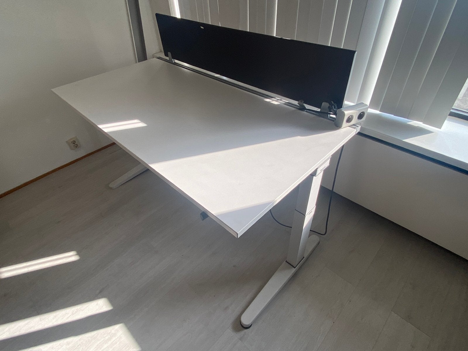2x Steelcase Bureau in hoogte verstelbaar, Ophalen of Verzenden, Zo goed als nieuw