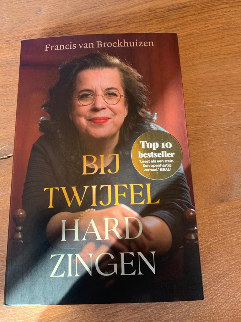 Bij twijfel hard zingen - Francis van broekhuizen, Ophalen of Verzenden, Zo goed als nieuw