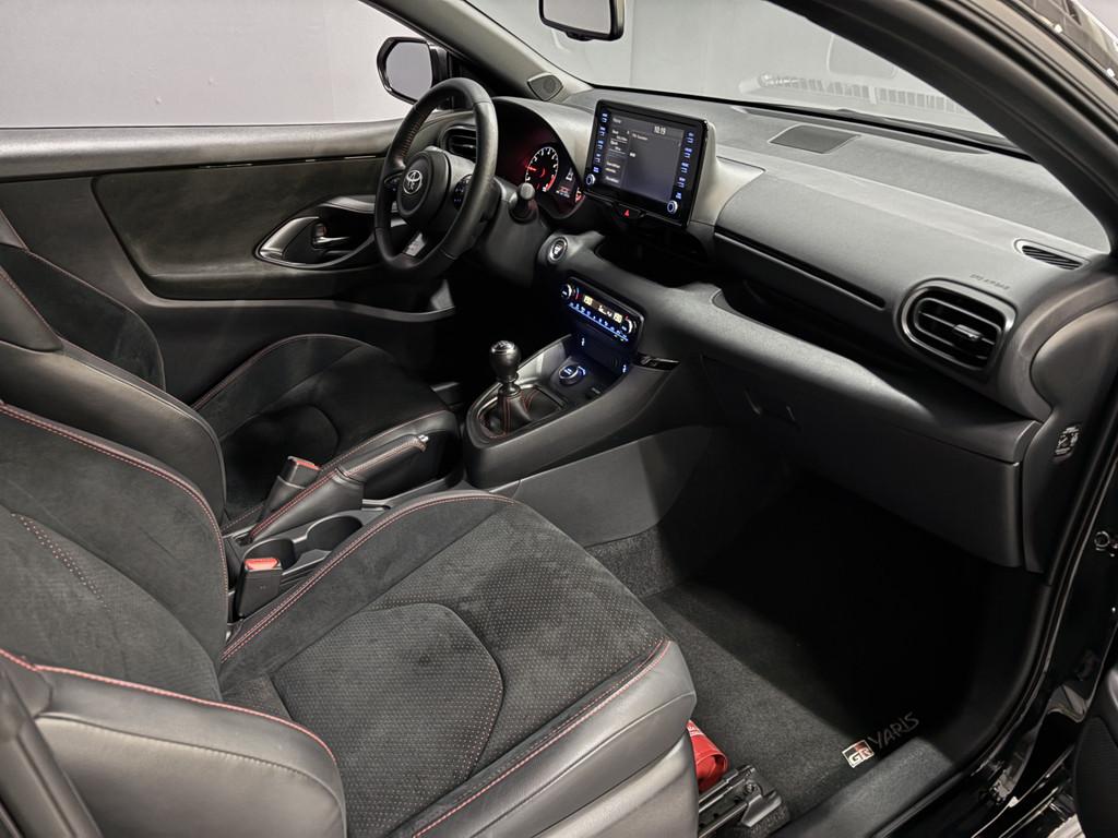 Toyota Yaris 1.6 GR Performance 44 (bj 2021), Auto's, Toyota, 1618 cc, Gebruikt, 4 stoelen, Alcantara