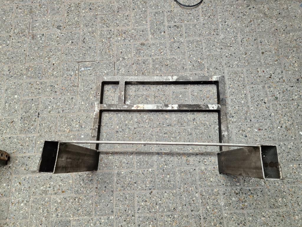 Metalen R V S frame voor onderbouw kisten of tanks, Ophalen