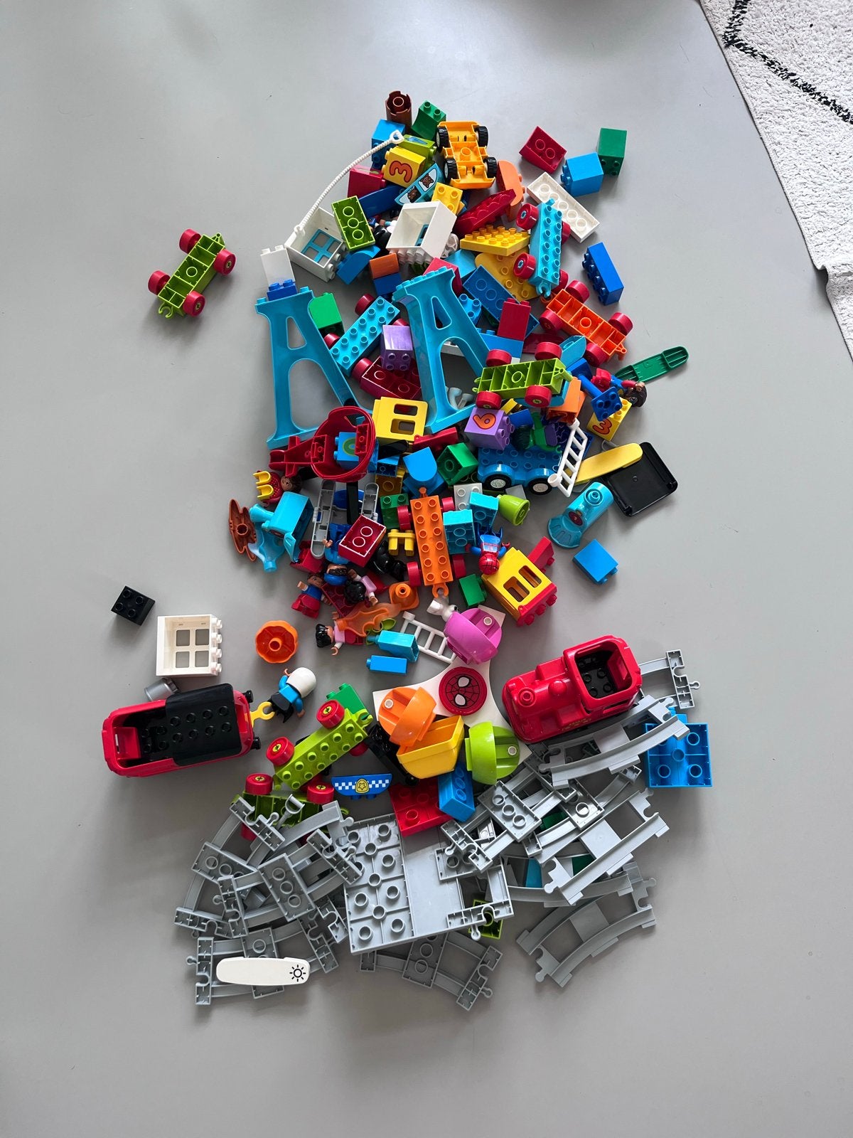 Grote partij LEGO Duplo met diverse sets en figuren, Inclusief minifiguren, Gebruikt, Overige thema's, Ophalen of Verzenden