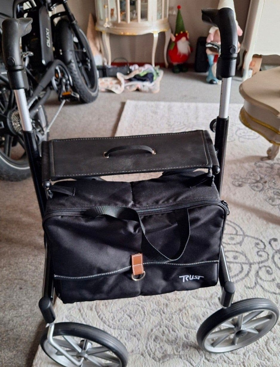 rollator  nooit gebruikt, Ophalen, Opvouwbaar, Nieuw