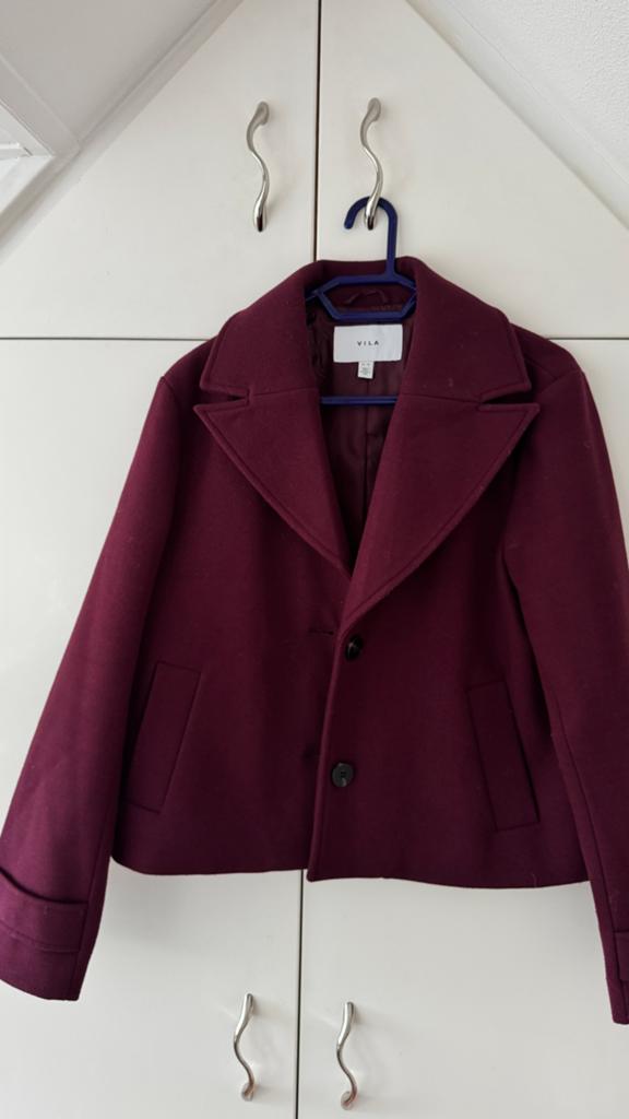 Vila tussenjas wijnrood/paars, maat 34 (valt als 36/38), Kleding | Dames, Ophalen of Verzenden, Zo goed als nieuw, Maat 36 (S)