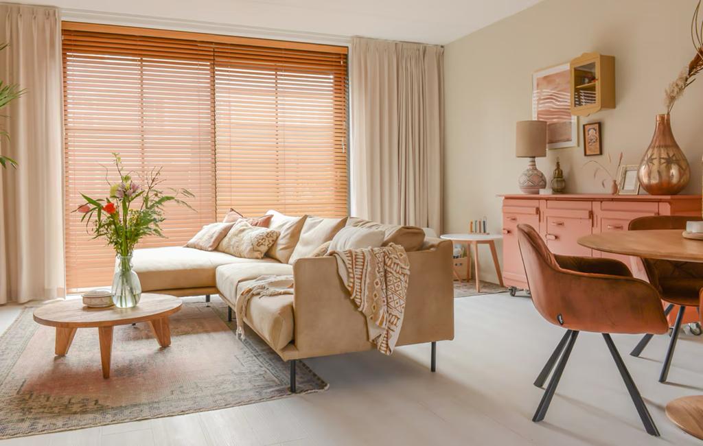 Beige gordijnen Luxaflex - 2x  240cm b x 260cm, Beige, Ophalen of Verzenden, Zo goed als nieuw, Minder dan 10 m²