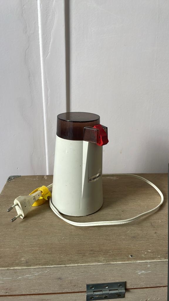 Vintage koffiemolen elektrisch, Ophalen