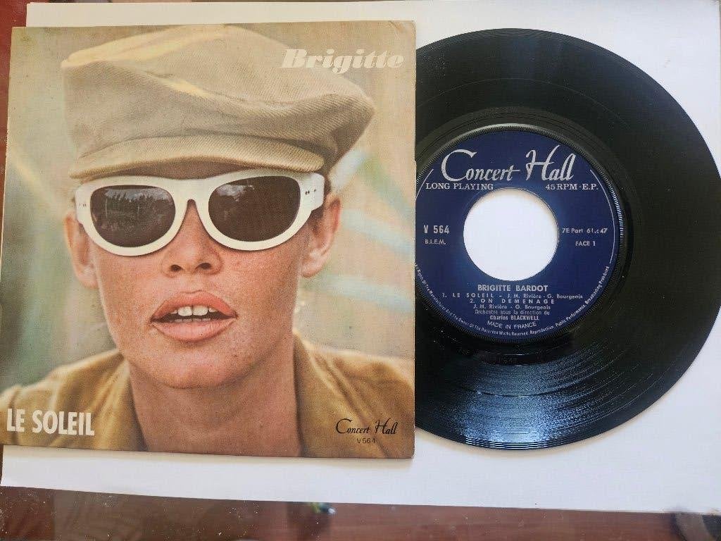 Brigiite Bardot vinyl single, Gebruikt, 7 inch, Ophalen of Verzenden, Beschermende buitenhoes