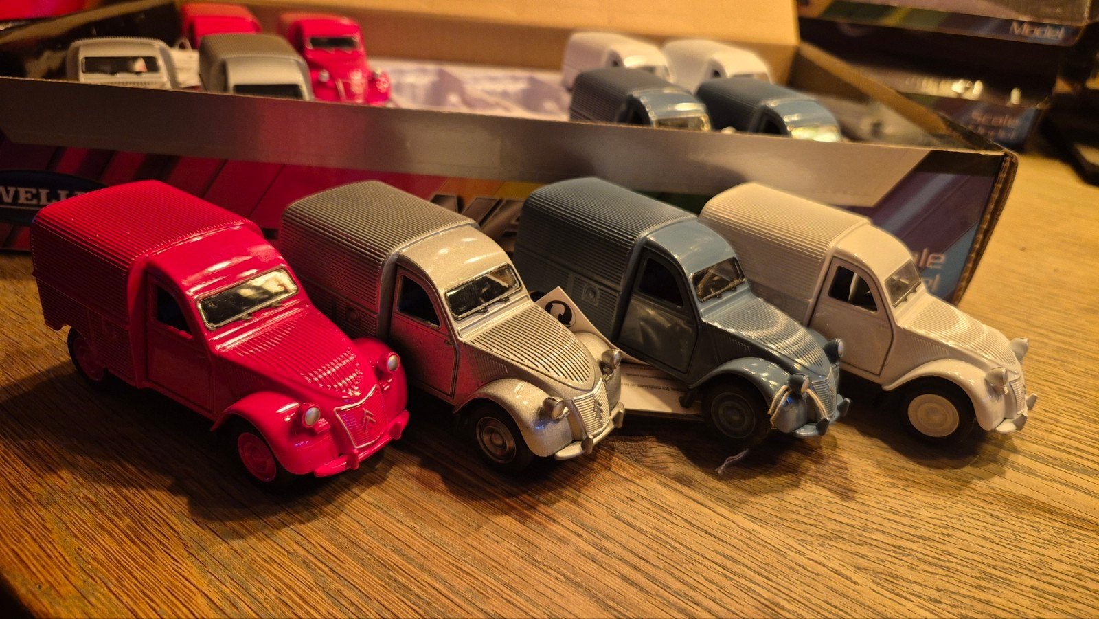 Set van 12 welly Citroën 2CV bestelwagens modelauto's, Auto, Nieuw, Ophalen of Verzenden, 1:32 tot 1:50