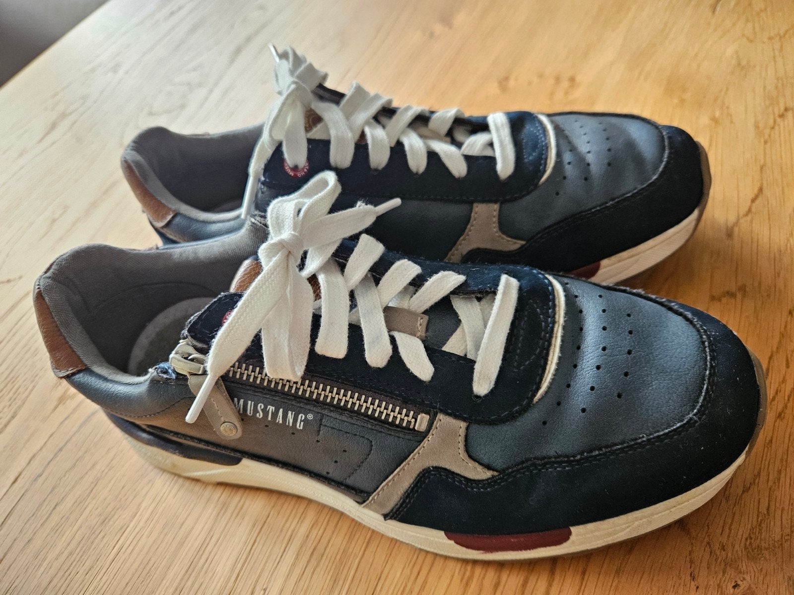 Foto 2 van Mustang Lederen Schoenen Maat 41