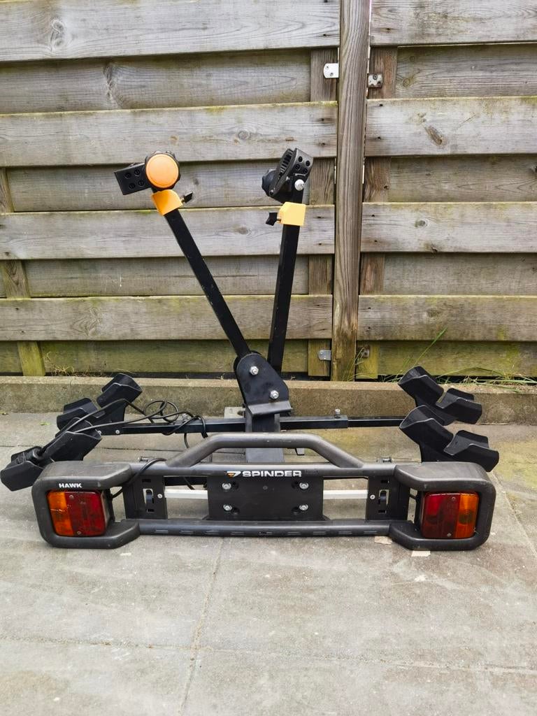 Gebruikte fietsendrager voor montage op de trekhaak.

Geschi, Elektrische fiets, Ophalen of Verzenden, Zo goed als nieuw, 2 fietsen