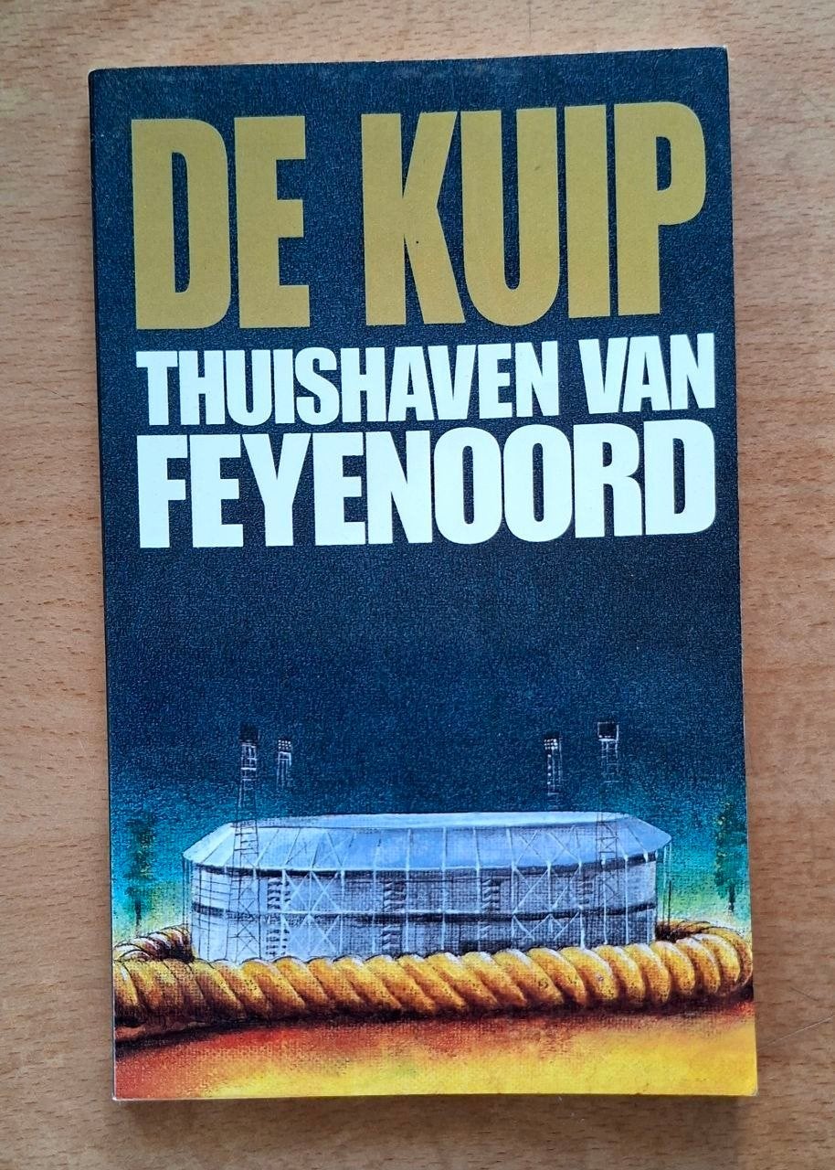De Kuip: Thuishaven van Feyenoord - Boek, Ophalen of Verzenden, Gelezen, Michel van Egmond en Leo Verheul, Overige sporten
