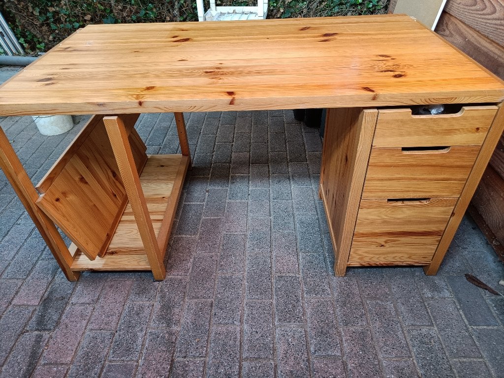 Grenen bureau (Ikea), Ophalen, Met lades, Gebruikt, 139 cm
