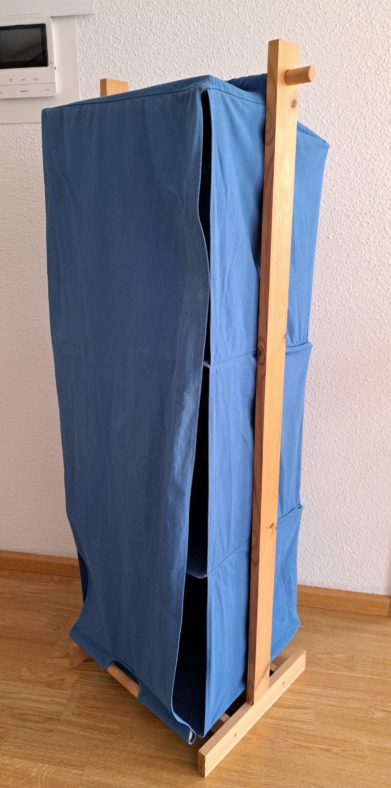 Retro IKEA blauwe stoffen hangkast met houten frame, Ophalen, Met plank(en), Minder dan 50 cm, Gebruikt