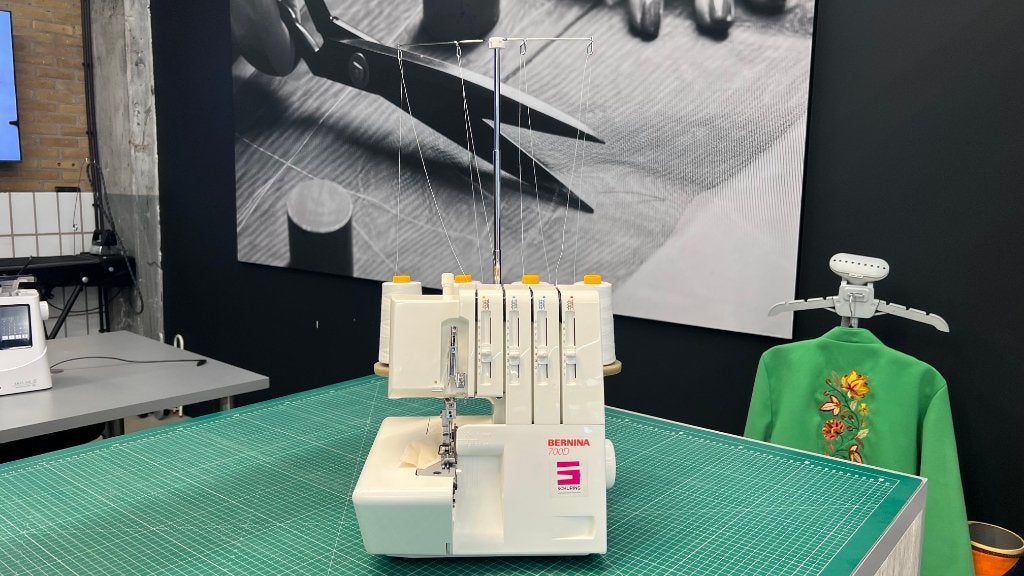 Bernina 700D krachtige lockmachine, incl 12 maanden garantie, Ophalen of Verzenden, Gebruikt, Lockmachine, Bernina