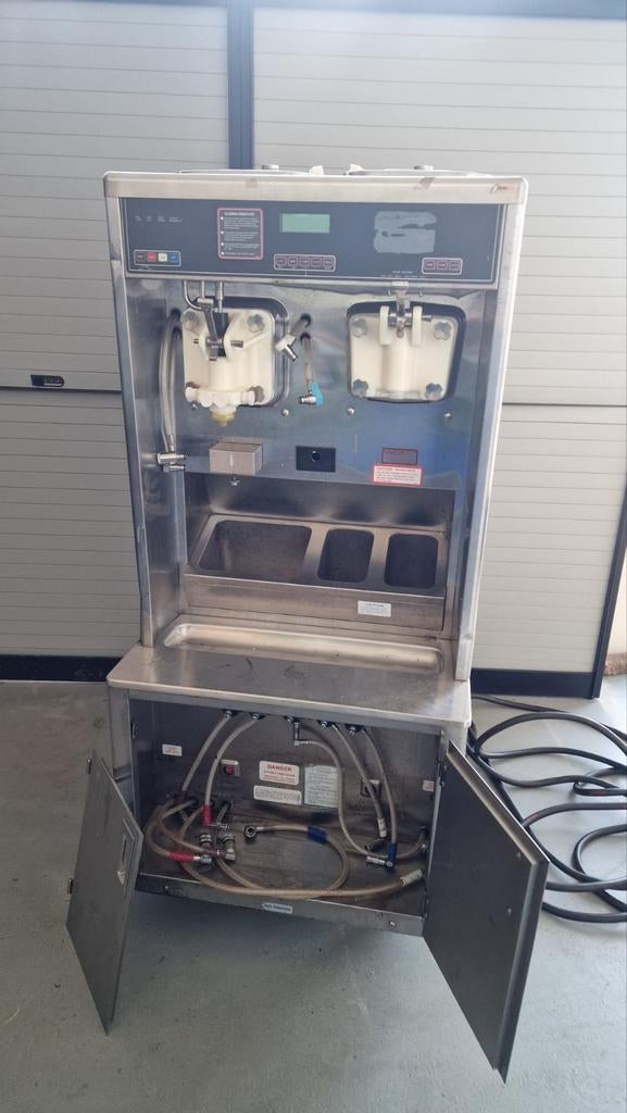 Taylor 342 softijsmachine - werkend stilgezet, Ophalen, Gebruikt