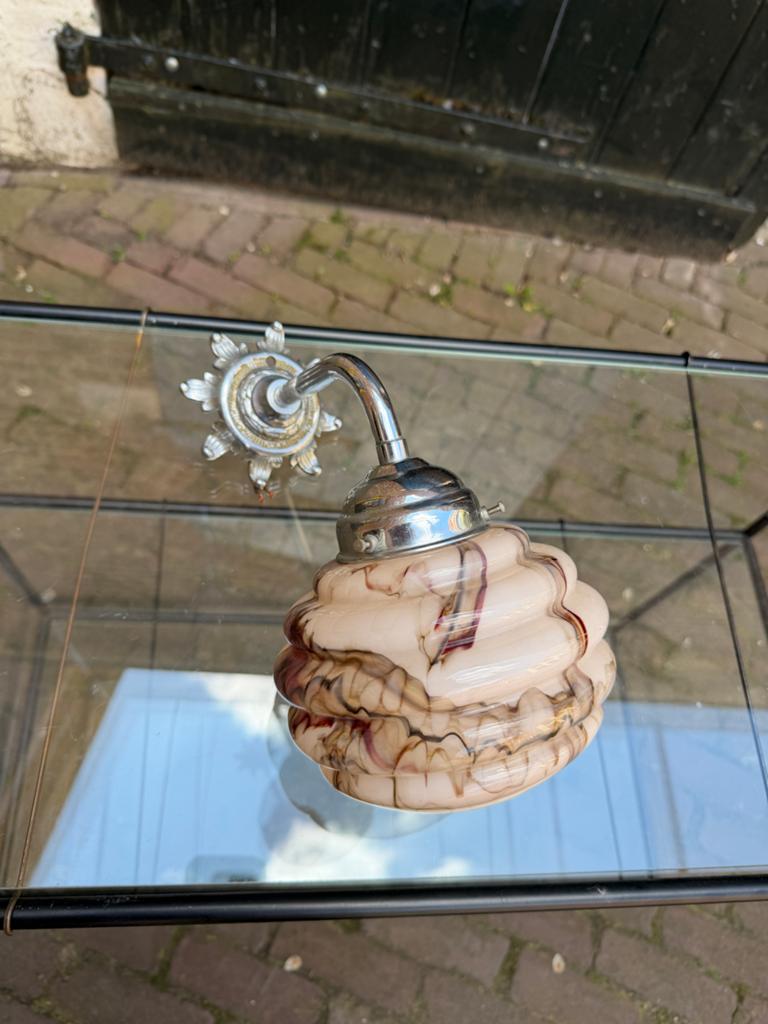Vintage Art Deco Wandlamp met Marmerlook Glas, Antiek en Kunst, Antiek | Lampen, Ophalen of Verzenden