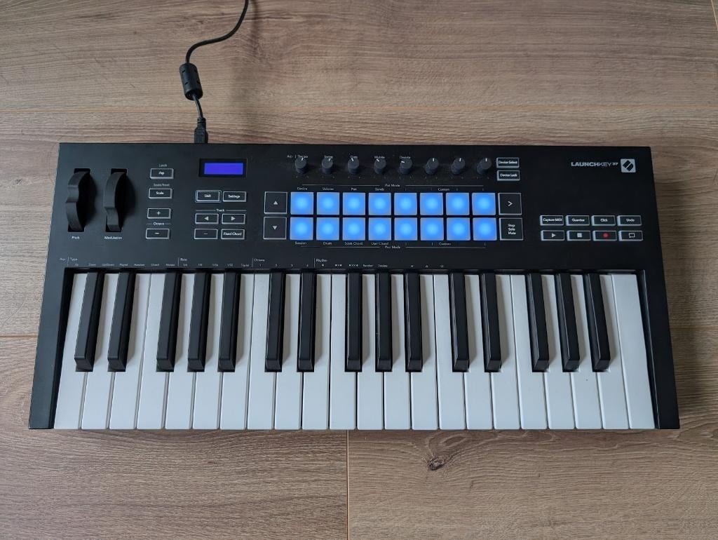 Novation（ノベーション）/LAUNCHKEY 37 MK3 【中古】【USED】MIDI関連機器MIDIコントローラー【三宮オーパ店】 ≥ Novation Launchkey 37 MK3 — Midi-apparatuur — Marktplaats