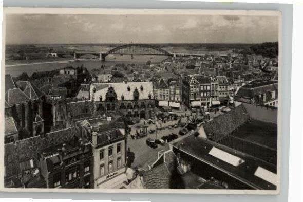 Nijmegen Panorama met Oude Waag en NieuweBrug st 1951