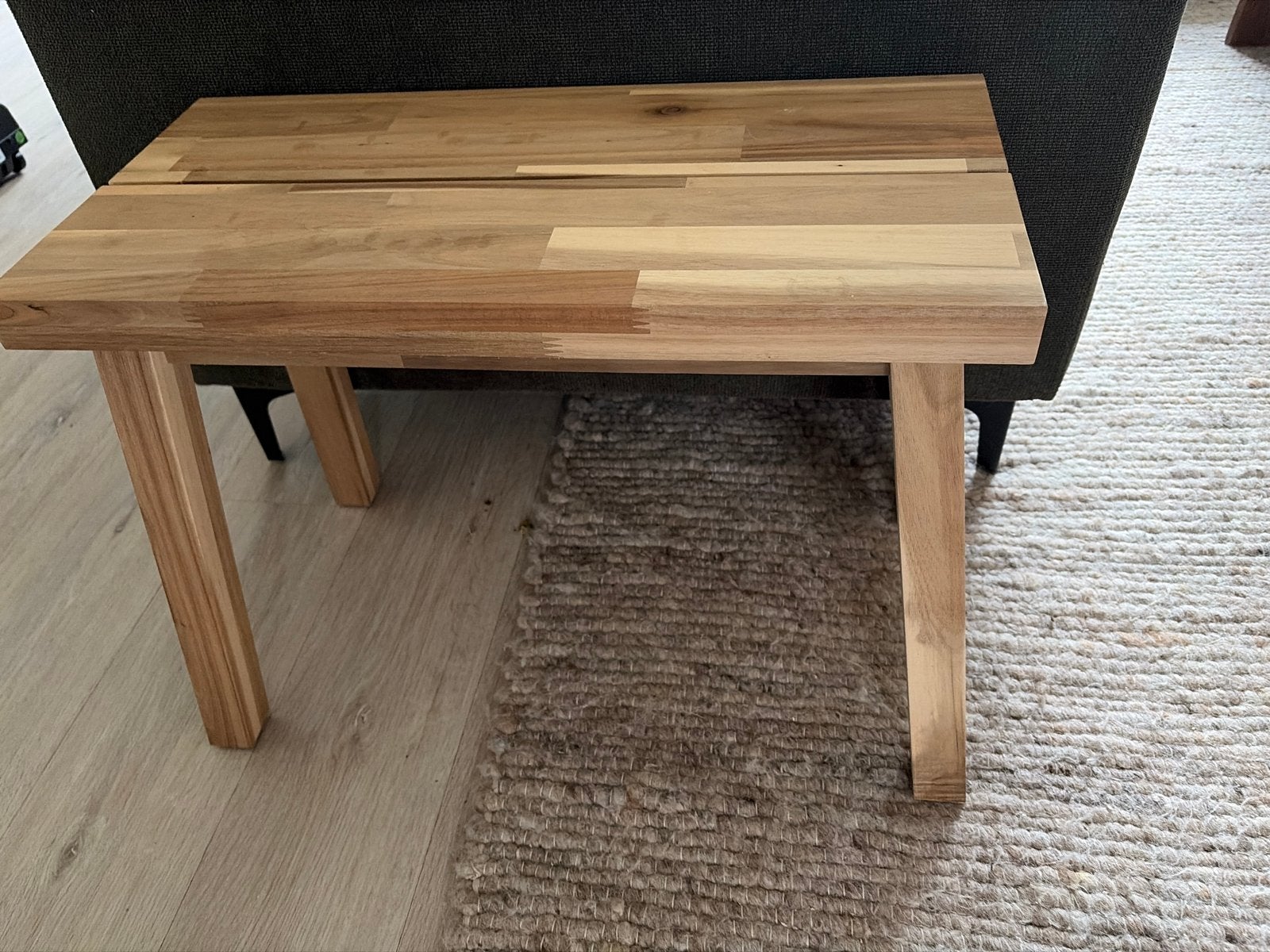 Stevig houten tafeltje - Bijzettafel, Ophalen, Minder dan 45 cm, Gebruikt, 55 tot 75 cm