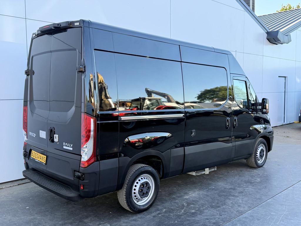 Iveco Daily 35S16 2.3 Automaat L2H2 Airco Cruise Control Nav, Auto's, Automaat, Achterwielaandrijving, Gebruikt, Zwart