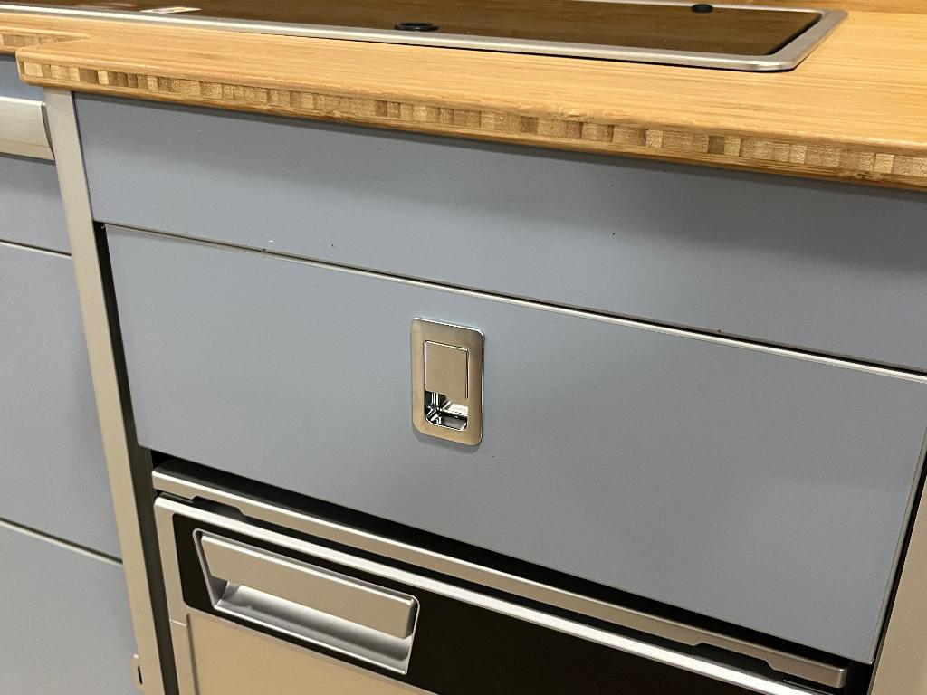 Meubelset keuken VW Transporter T5/T6 denim blue met bamboe, Ophalen, Hoefakker 3, Veen, Info@termeercampers.nl, Nieuw