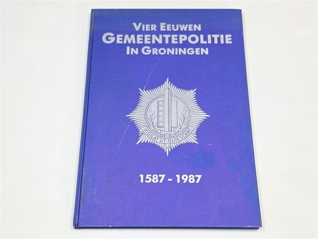 4 Eeuwen Gemeentepolitie Groningen —1587-1987 Fotoboek, Ophalen of Verzenden, Gelezen