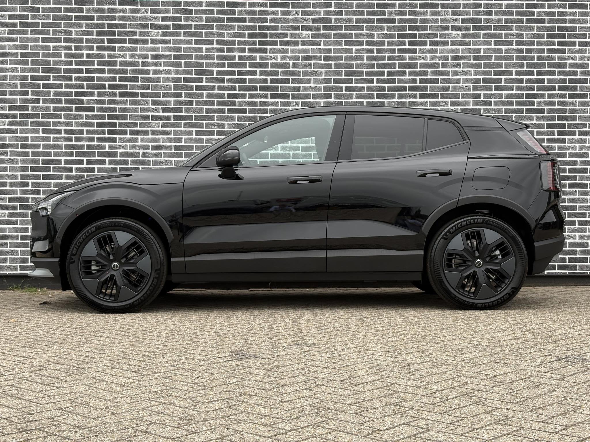 Volvo EX30 Cross Country P5 Long Range Plus Europa 69 kWh |, Auto's, 12 maanden, Achterwielaandrijving, Zwart, Zwart