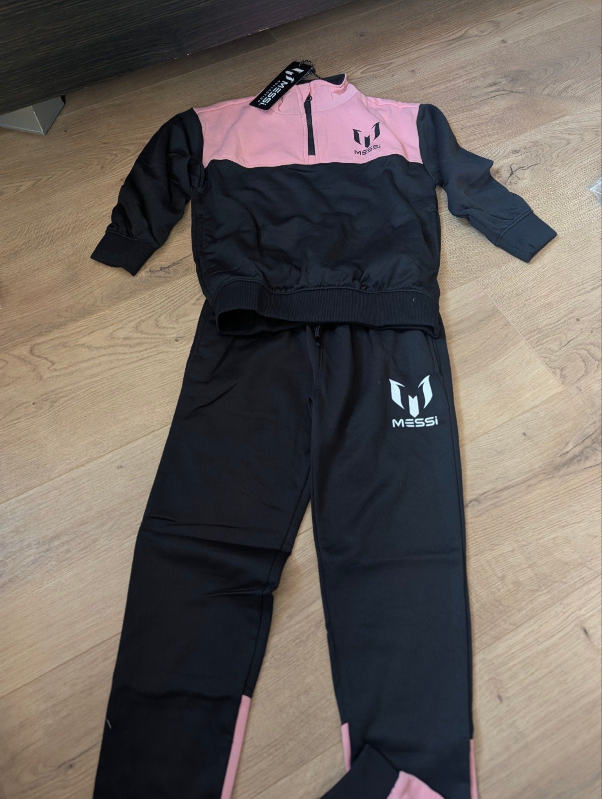 Messi vingino 104 Trainings/joggingpak pak Zwart/Roze - Nieu, Ophalen of Verzenden, Nieuw, Meisje