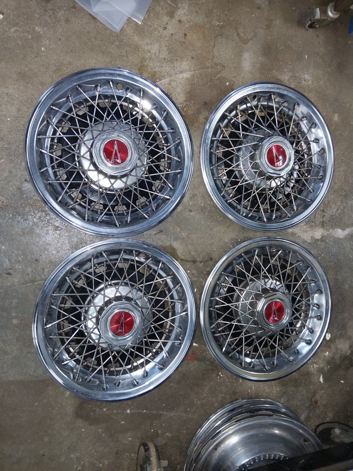 Pontiac Wieldeksels wire spoke wheels- Nette Staat mustang, Ophalen, Gebruikt