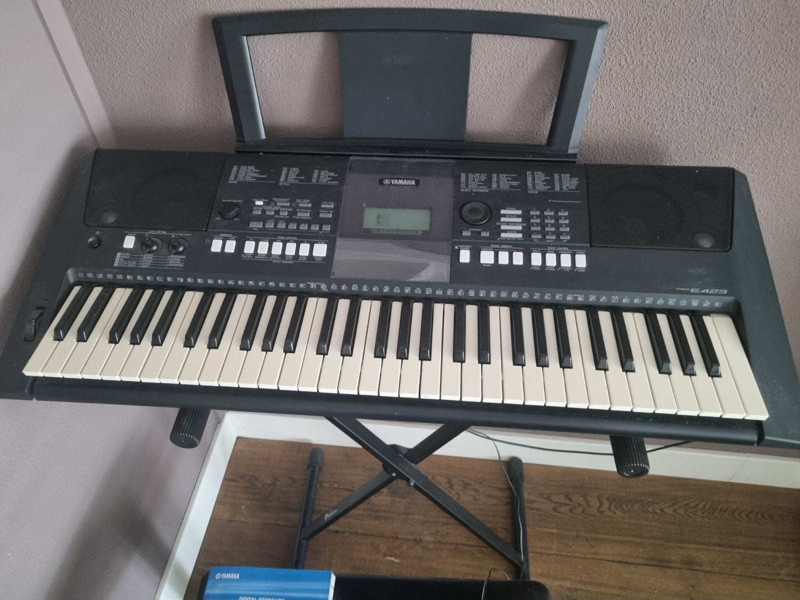 Keyboard Yamaha PSR-E423 digitaal +standaard kruk boek, Ophalen, 61 toetsen, Yamaha, Met standaard