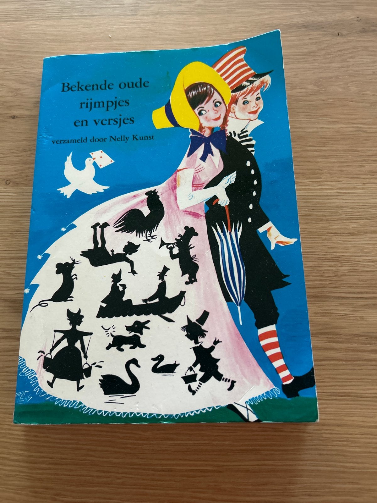 Bekende oude rijmpjes en versjes - Nelly Kunst, Gelezen, Jongen of Meisje, Ophalen of Verzenden, Voorleesboek