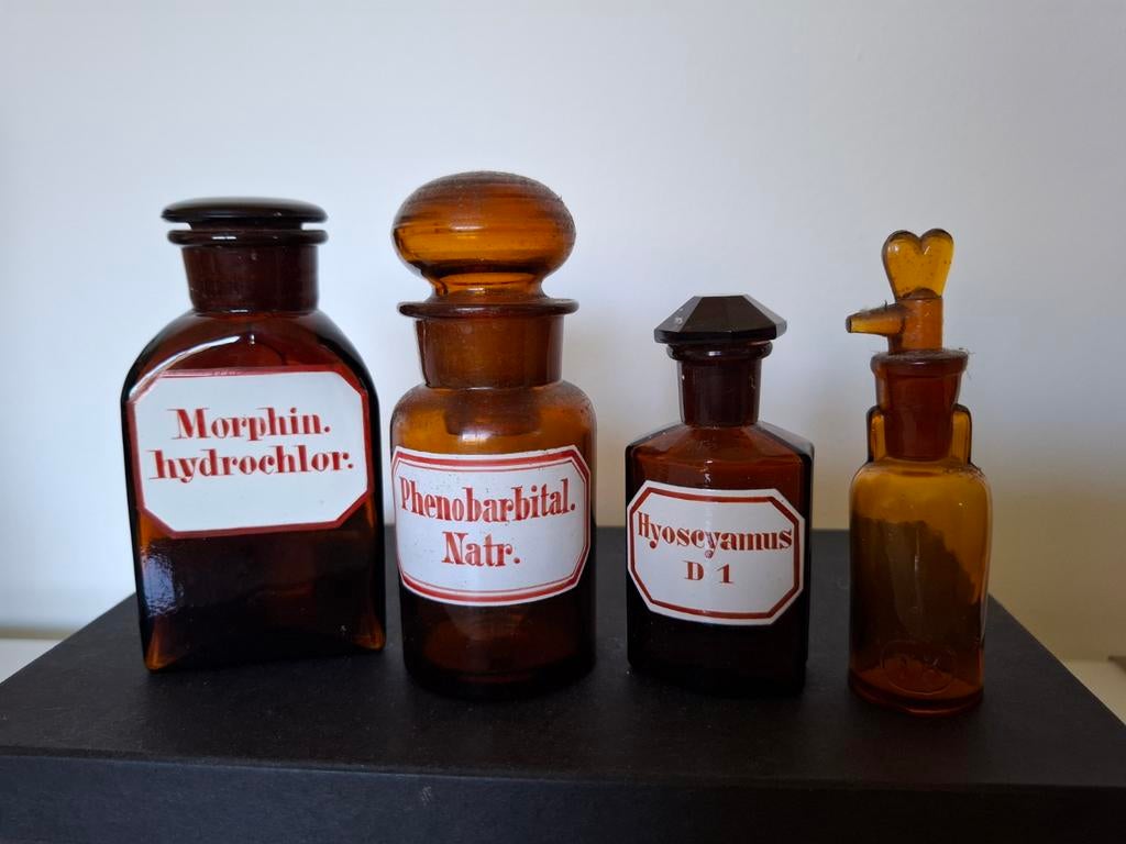 Oude apotheek potjes, Ophalen