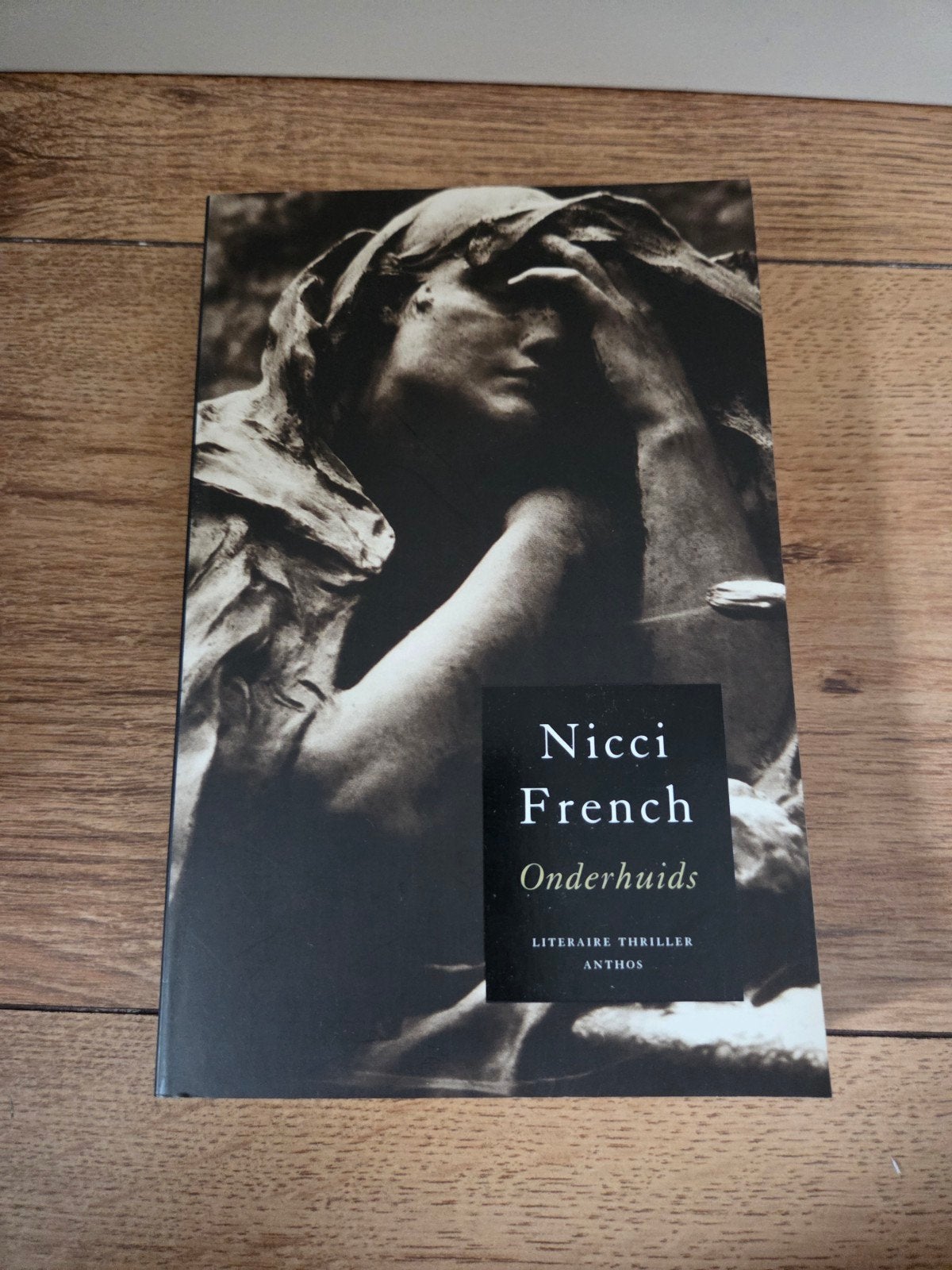 Boek Onderhuids, Ophalen of Verzenden, Zo goed als nieuw