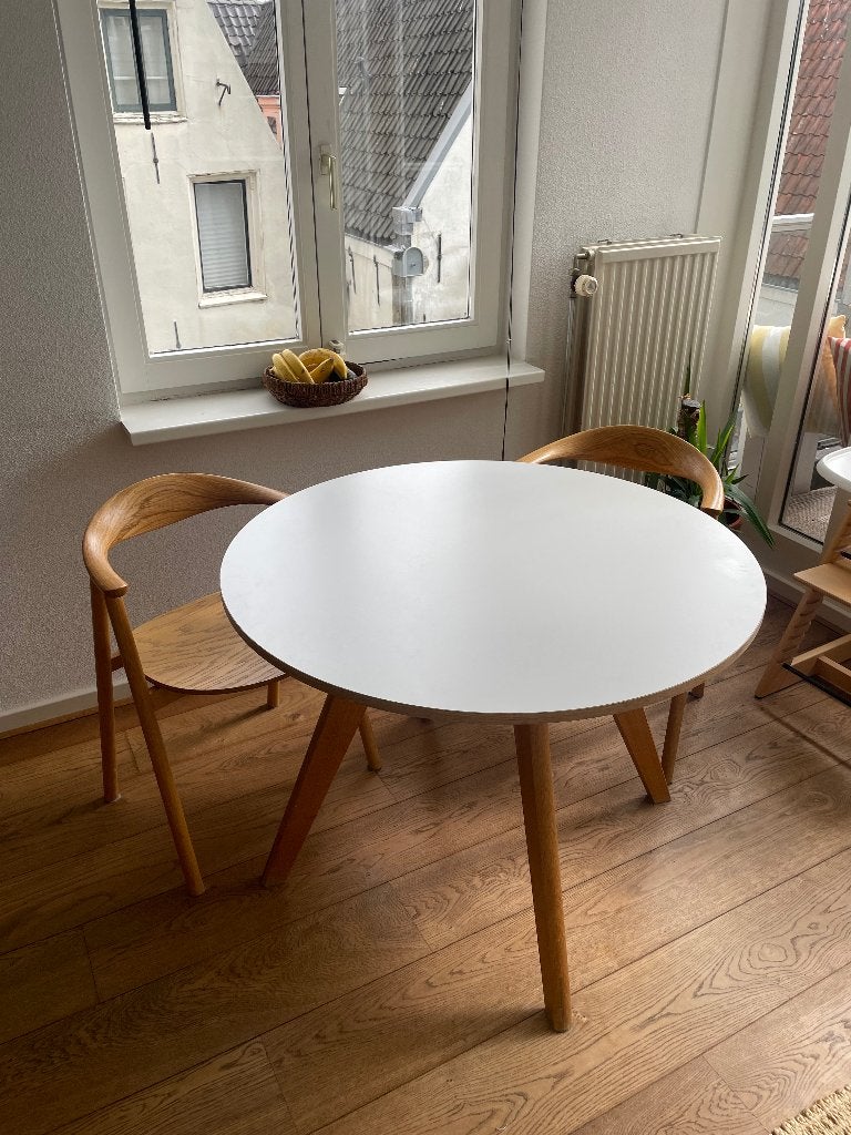 Bolia Seed eettafel Ø100 + 2 Swing stoelen, Ophalen, 50 tot 100 cm, 50 tot 100 cm, Zo goed als nieuw