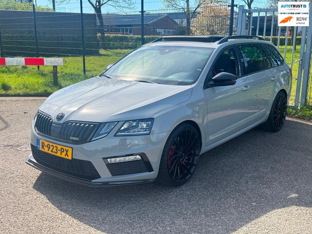 Skoda Octavia Combi 2.0 TSI RS Business Panodak 20inch Camer, Auto's, Gebruikt, Euro 6, 4 cilinders, 1984 cc