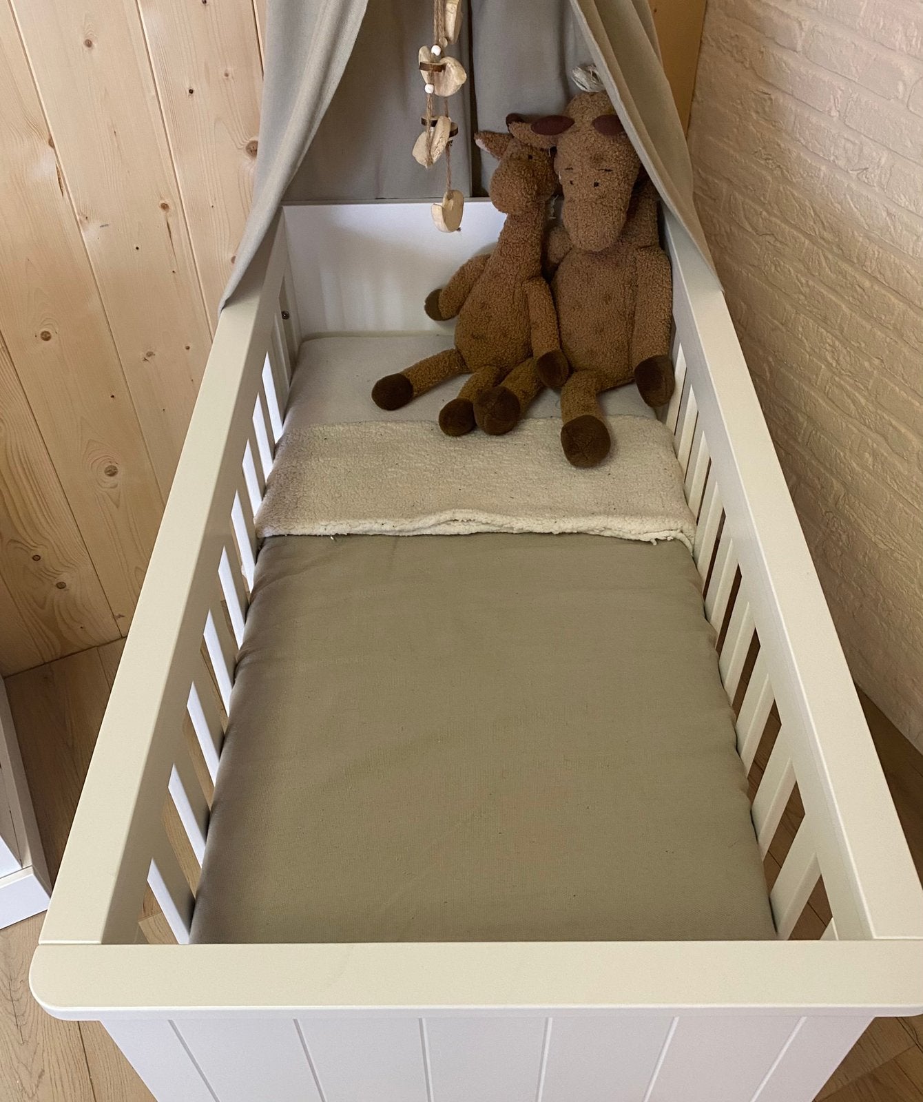 Foto 5 van Landelijke, complete babykamer