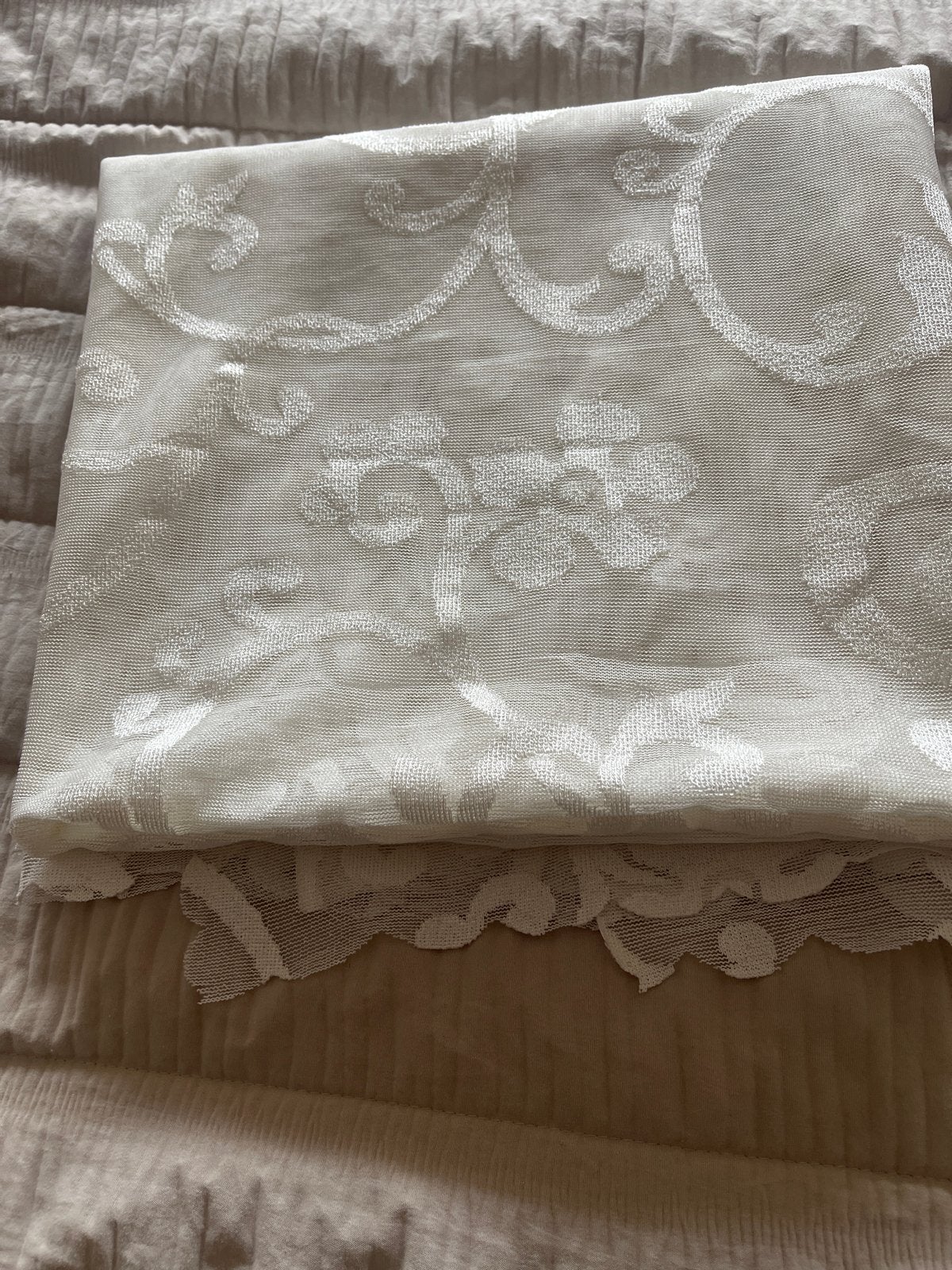 Prachtig nieuw tafelkleed 240x120 cm - Vlekbestendig, Nieuw, Ophalen of Verzenden, Afwasbaar, Wit