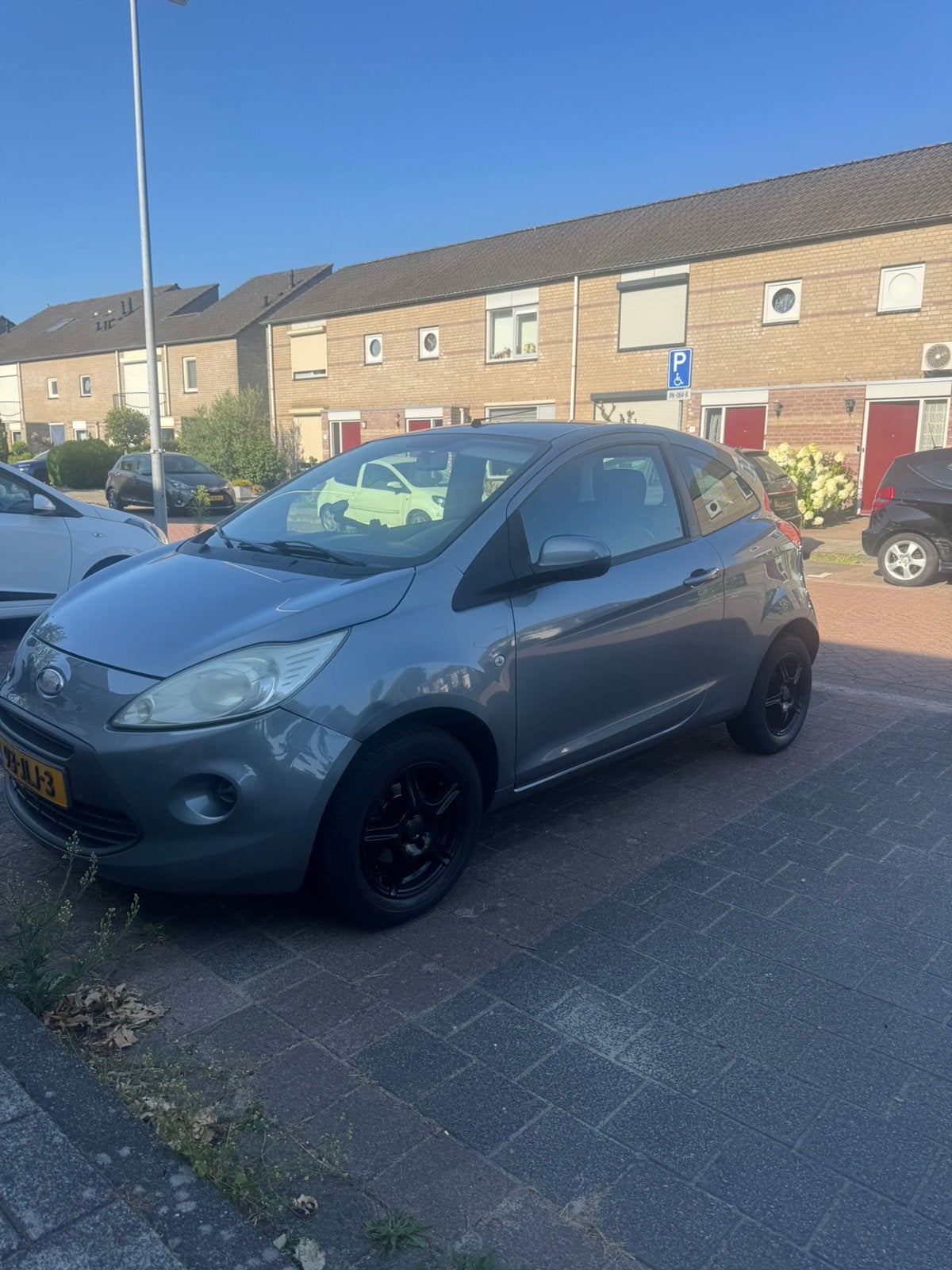 Ford Ka  weinig kilometers!, Auto's, Ford, Particulier, Benzine, Handgeschakeld, Zilver of Grijs, Ophalen