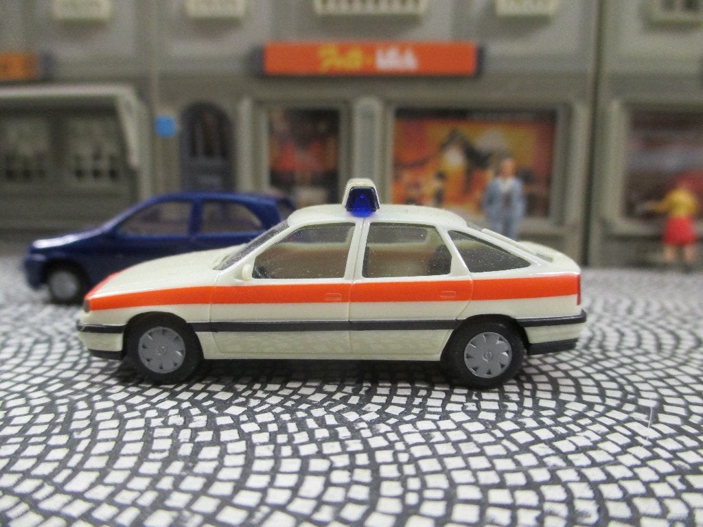 Opel Vectra A Hatchback - Herpa Notarzt Ambulance, Ophalen of Verzenden, Zo goed als nieuw, Auto, Herpa
