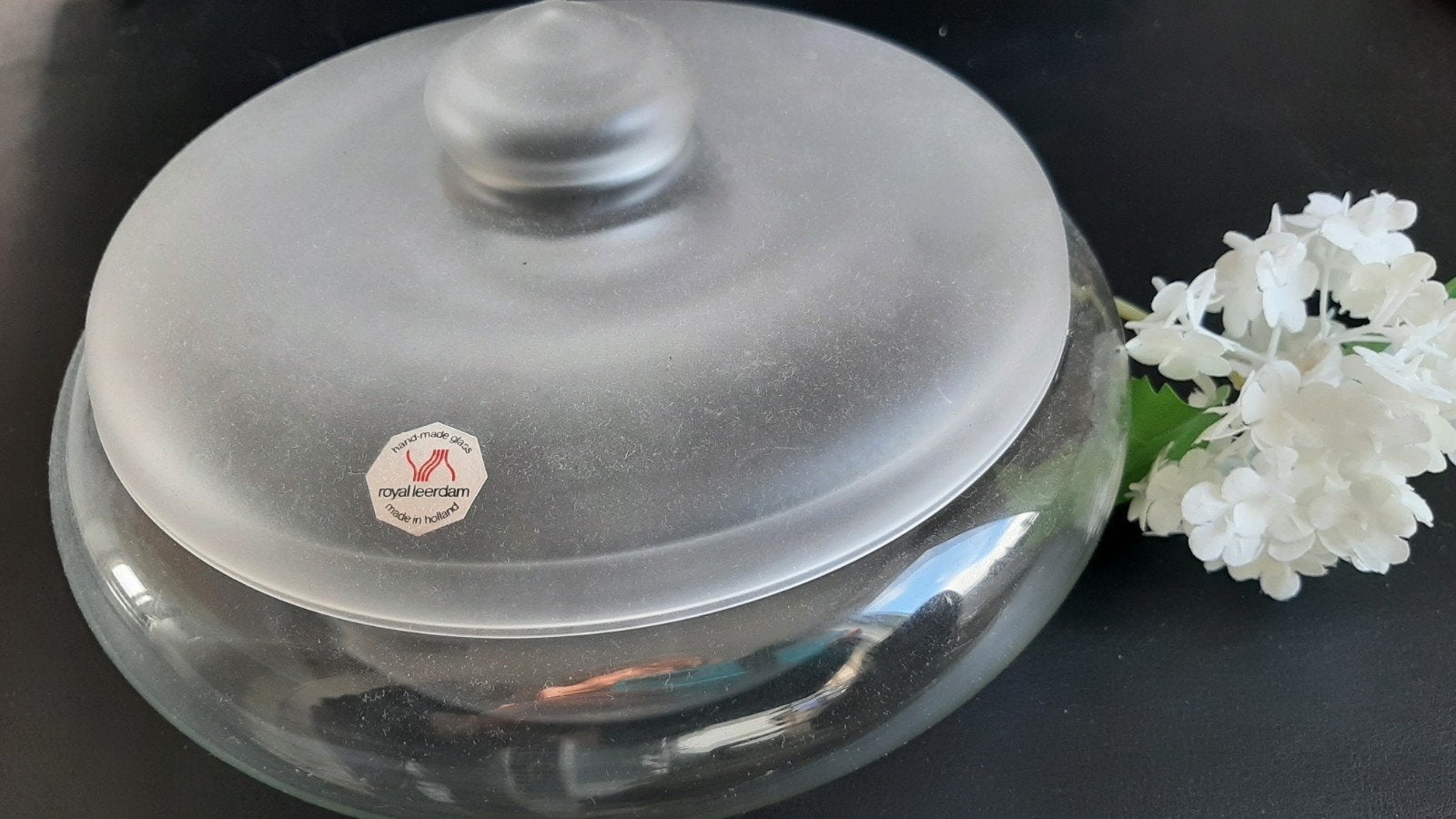 Royal Leerdam glazen schaal met matte deksel, Antiek en Kunst, Ophalen