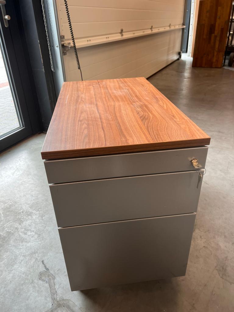 2x Ladeblok voor bureau met sleutels, Ophalen, Minder dan 50 cm, 75 cm of meer, Zo goed als nieuw