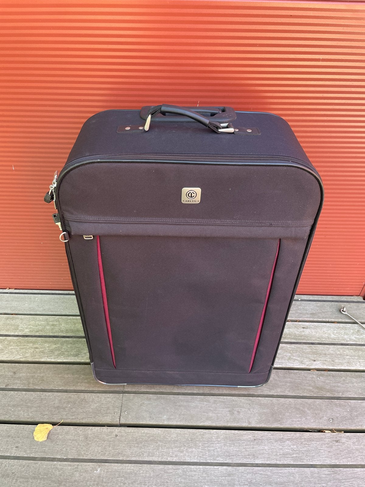 Grote Carlton Koffer met Slot, Wieltjes en Handgreep, Ophalen, Gebruikt, Zwart, 60 tot 80 cm