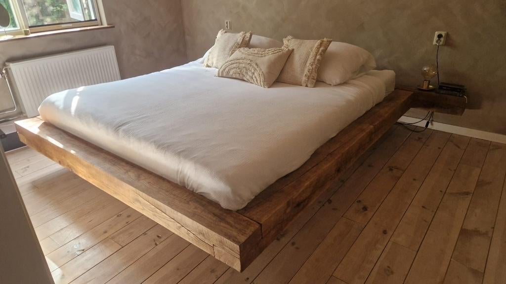 Zwevend eikenhouten balkenbed - handgemaakt maatwerk, Ophalen, Overige kleuren, Overige maten, Overige maten